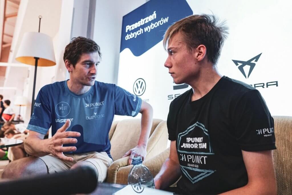trener squash Kamil Dominiak udziela wywiadu